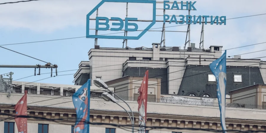 Top Russian state bank economist says Moscow cannot outlast Ukraine