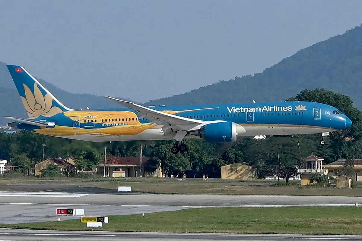 Vietnam Airlines overshoots runway in Munich, has to return to airport