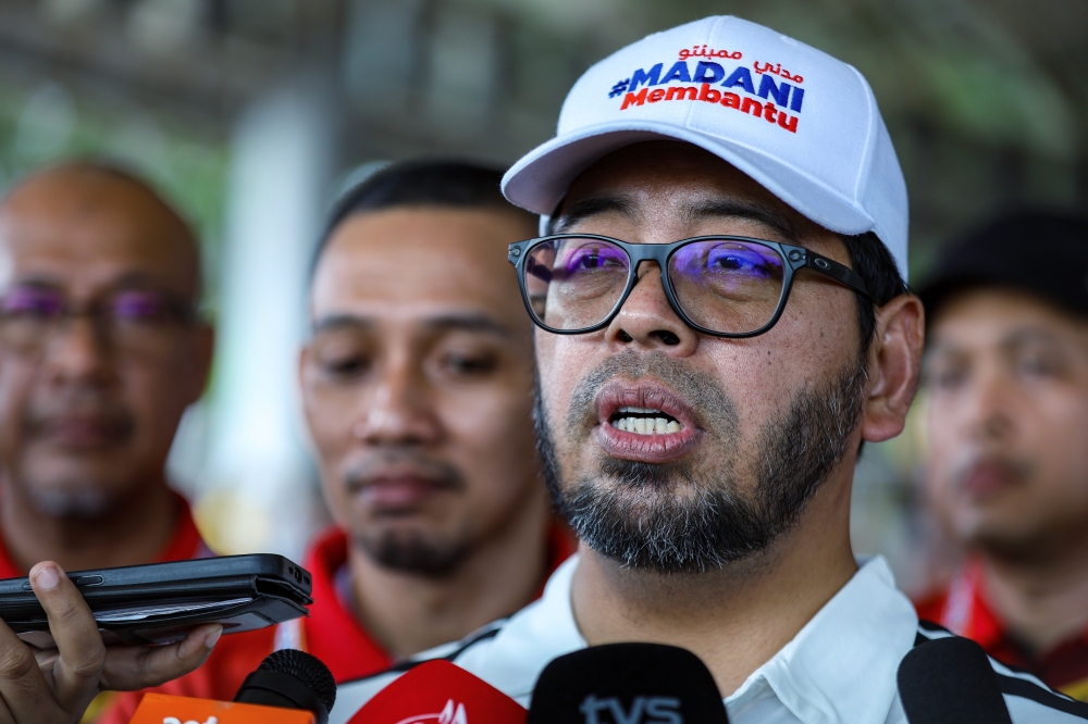 Minister warns against immoral behaviour, stresses mosques and surau must remain sacred spaces