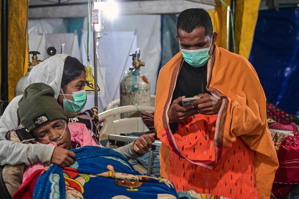 Thousands await food, medicine as Indonesia quake kills 53, displaces 5,000