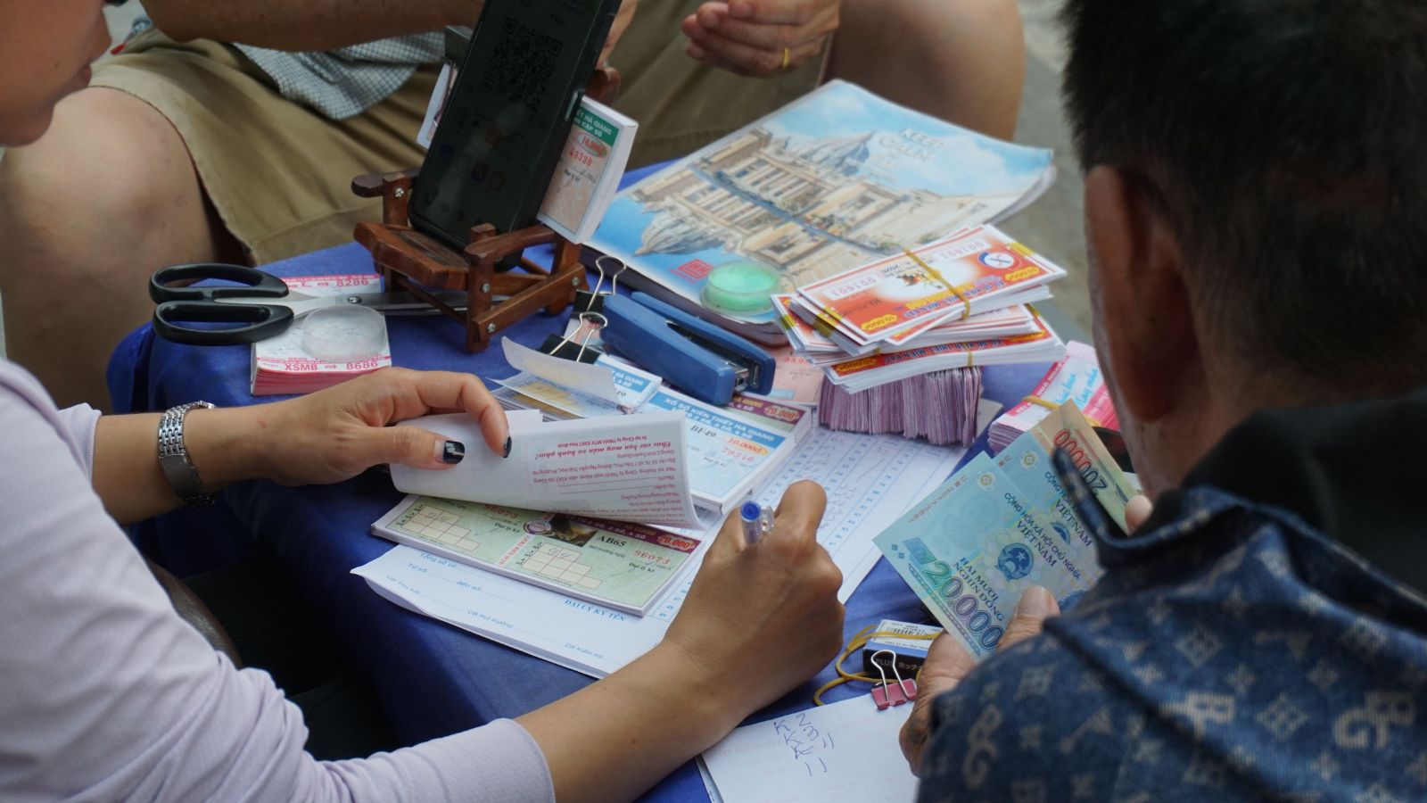 After 17 years as watchman in UAE, Kerala man wins Rs 26 lakh jackpot; buys another ticket