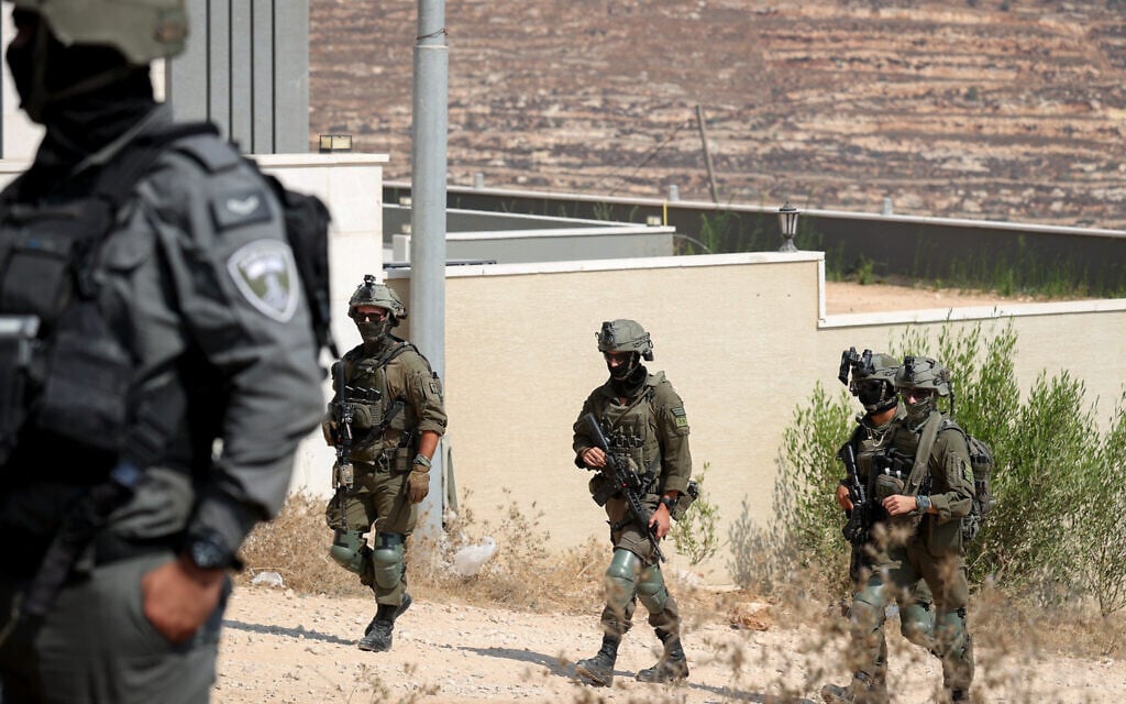 Besieged Palestinians in Qusra homes say IDF now blocking them in, fear settlers will return