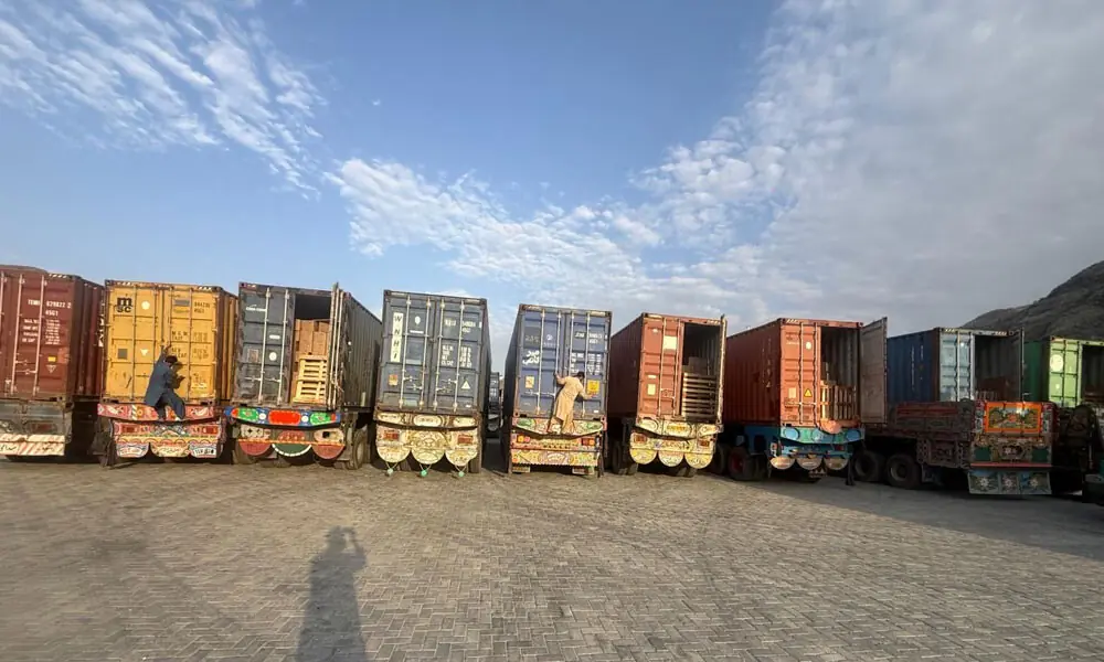 More than 700 humanitarian aid trucks enter Afghanistan from Pakistan