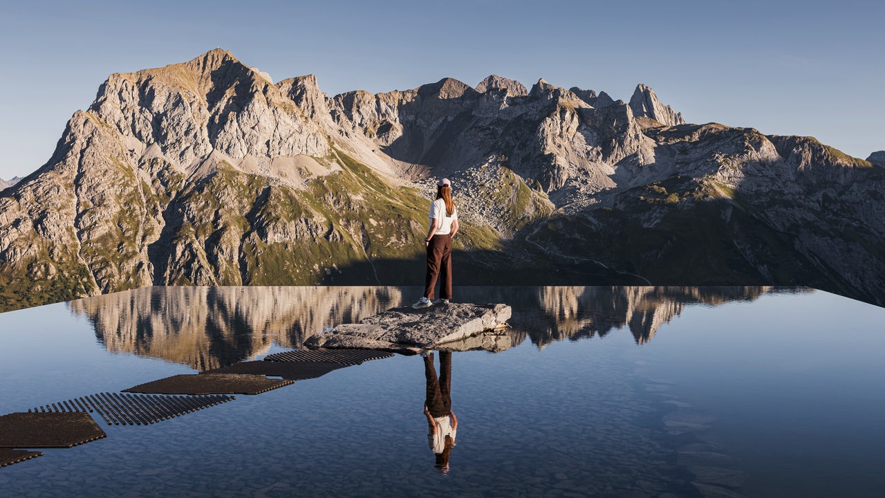 This stunning lookout point leaves nothing between you and the Austrian Alps