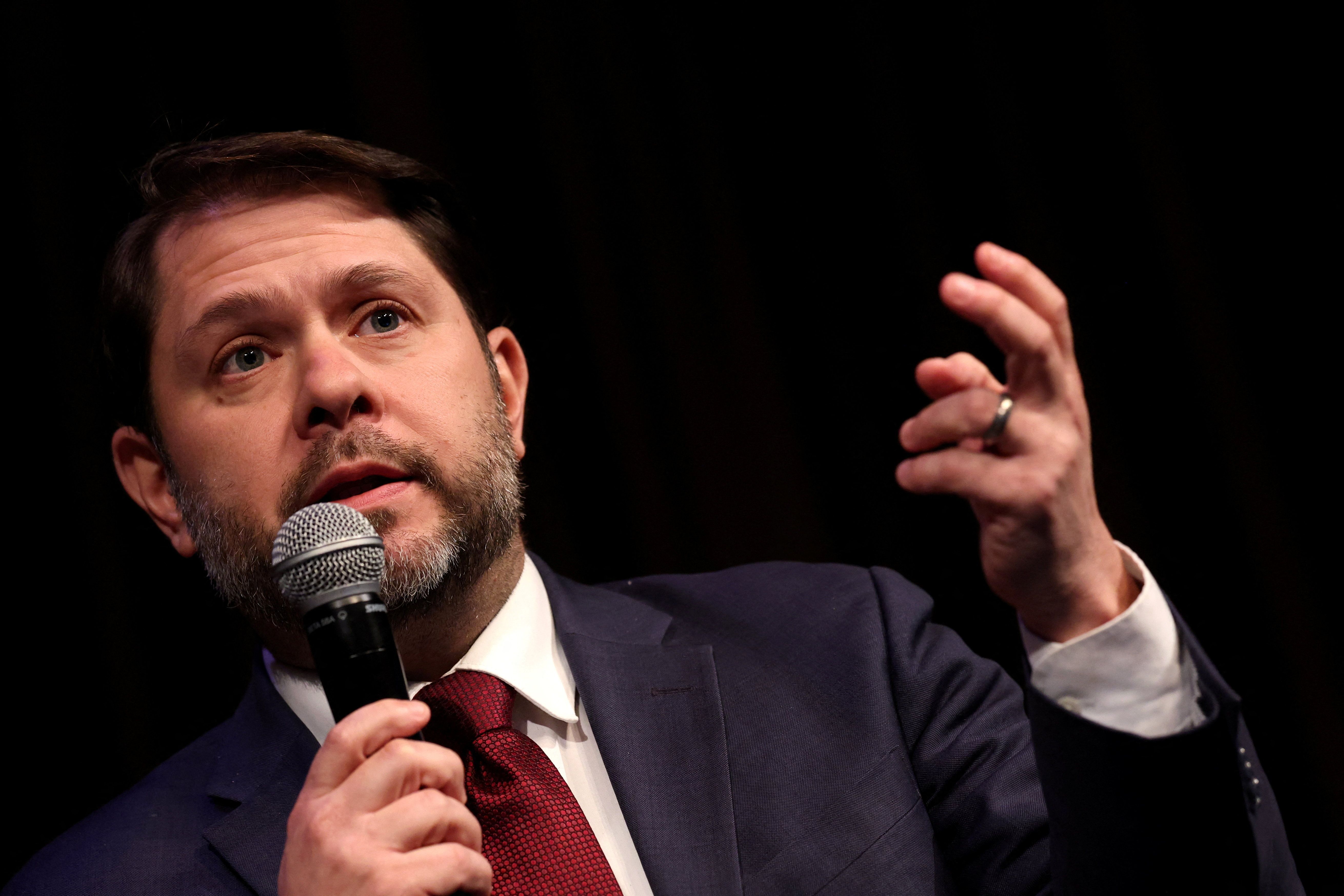 Gallego rolls out ambitious plan to insulate workers against AI