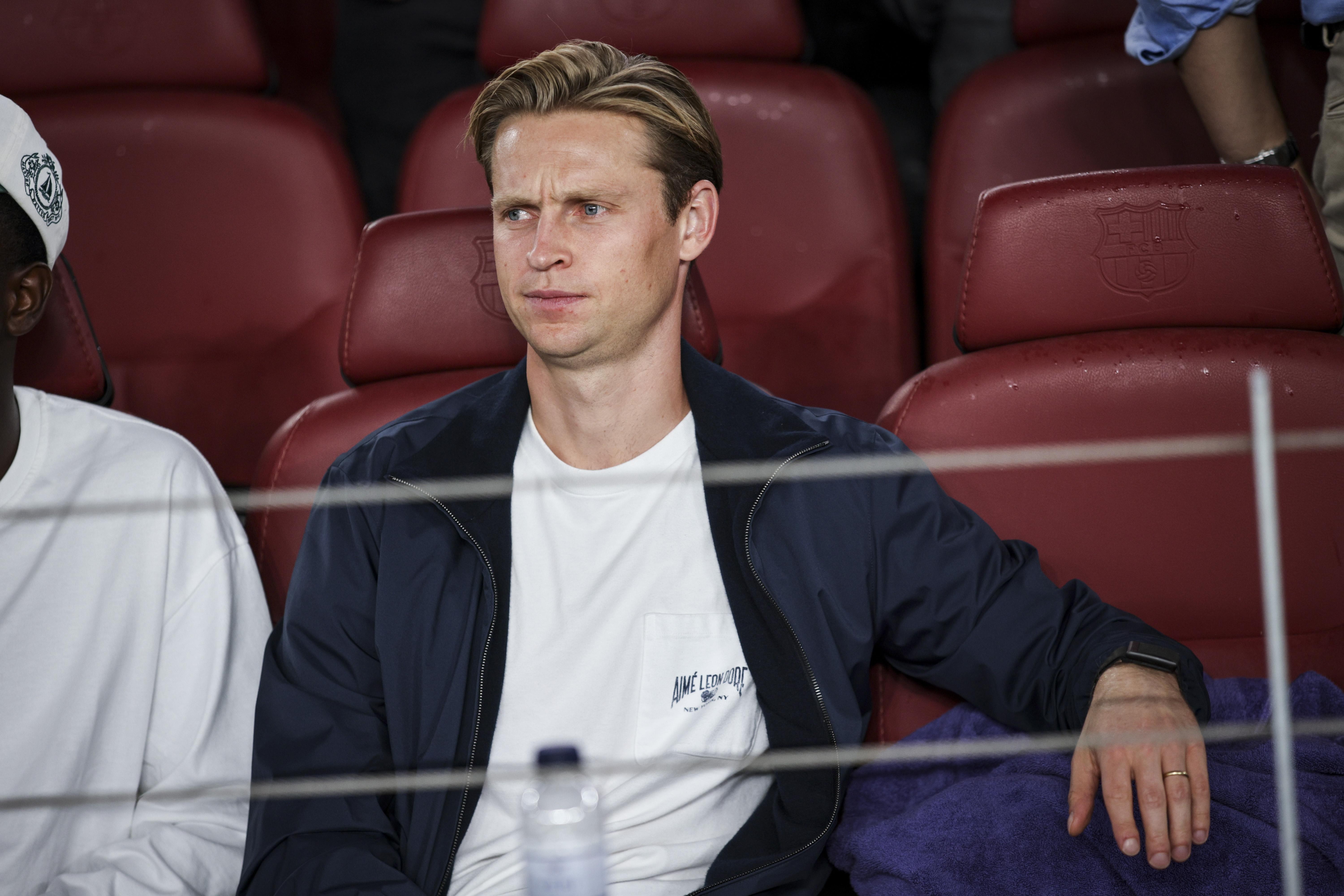 Gossip: Barcelona leaning towards selling Frenkie de Jong