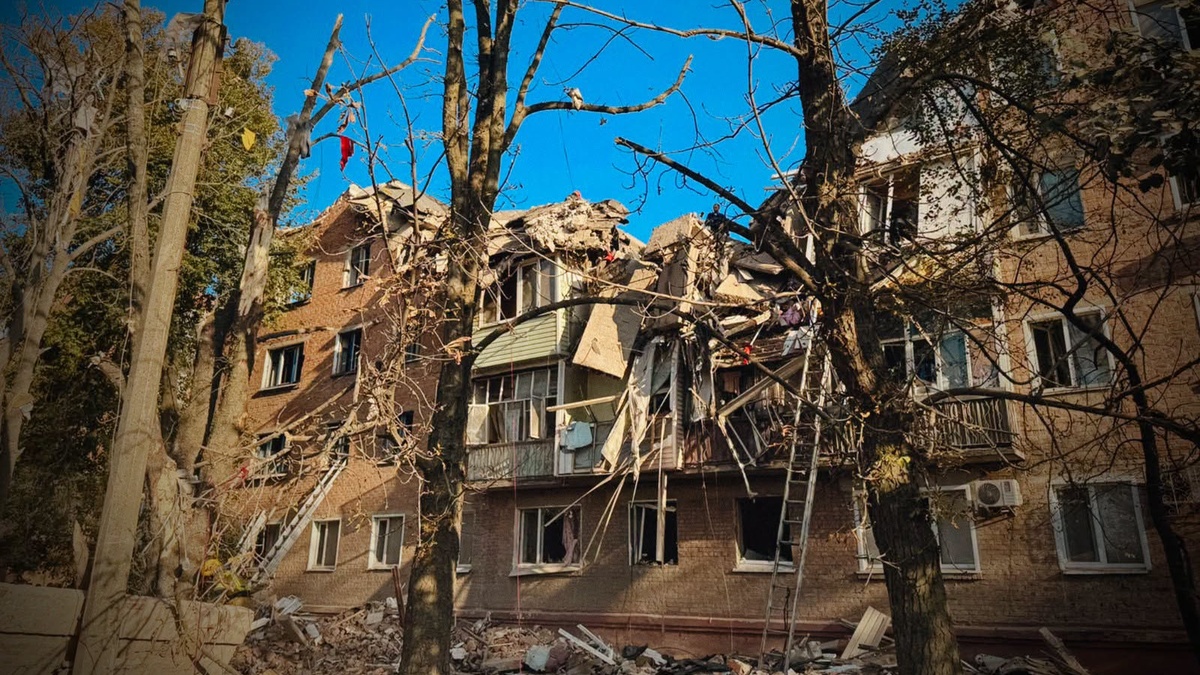 Death toll from Russian strike on Pryluky apartment building rises to 14, including 4 children – SES
