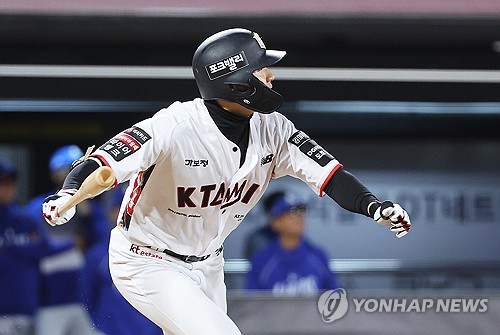 Choi Won-jun breaks KBO's single-season hits record