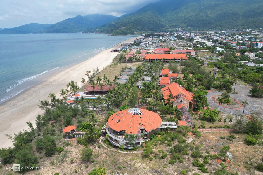 Luxury resorts on one of the world's most beautiful bays abandoned for 5 years