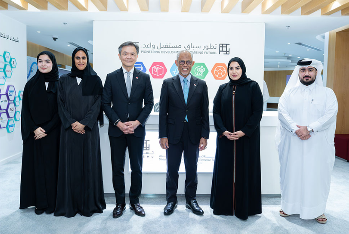Singapore Minister introduced to Qatar's Tech Initiatives during TASMU lab visit