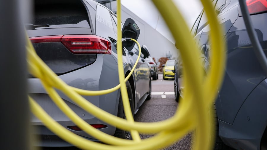 Elektromobilität: Mehr als 200.000 öffentliche Punkte: Lademöglichkeiten für E-Autos nehmen in Deutschland zu