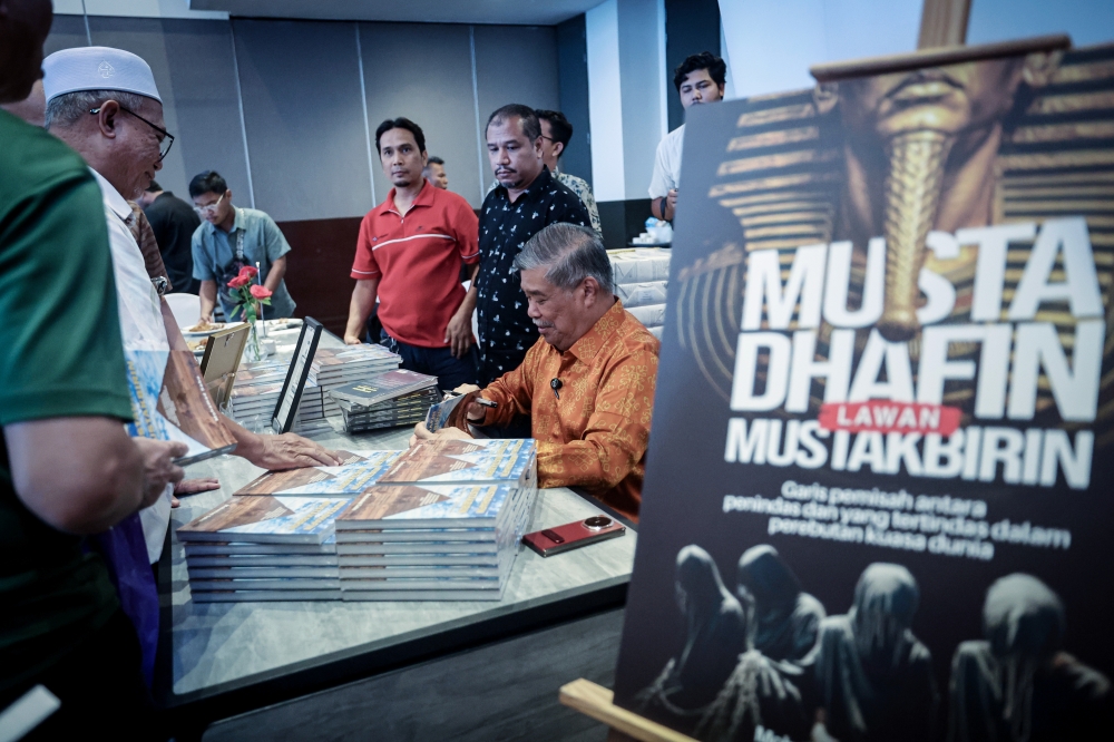 Mat Sabu launches book, warns Malaysians against propaganda, urges facts over allegations