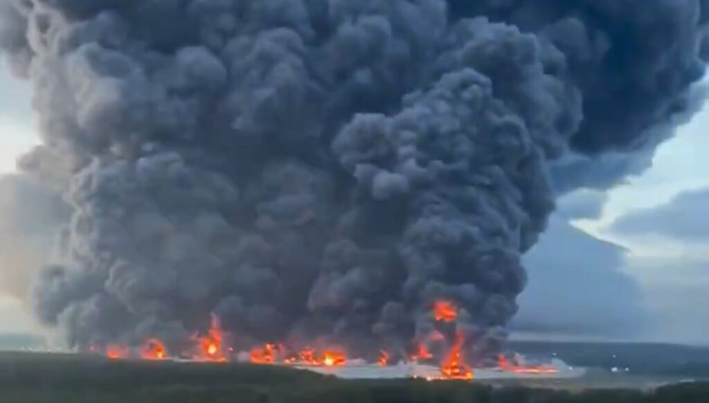 “One of the most massive” Ukrainian drone attacks hits Moscow Oblast: two major warehouses ablaze