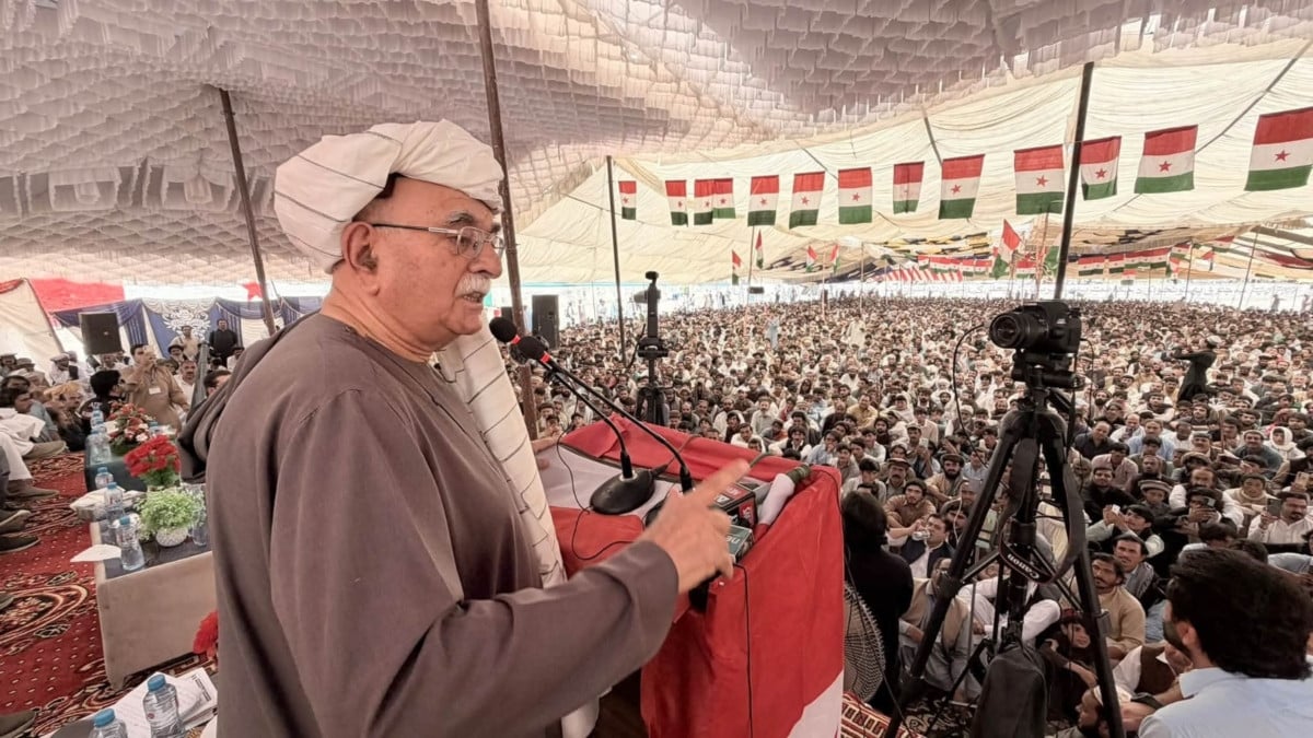 Achakzai refuses talks without consultation with Imran