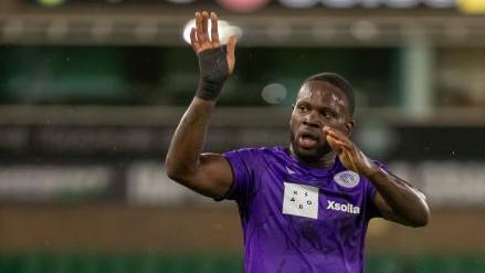 Port Vale sign striker Simpson after Stevenage exit