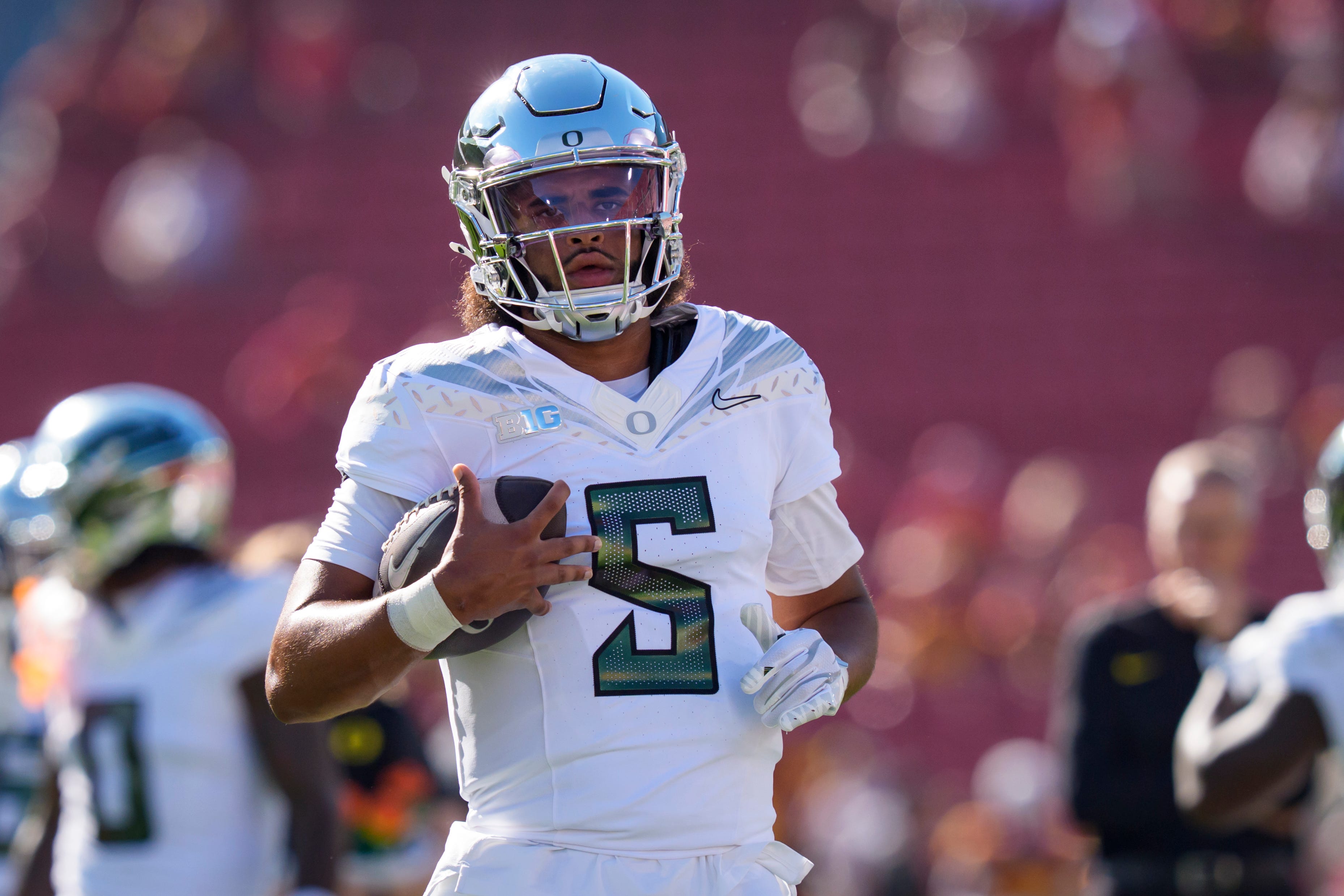 Will Oregon QB Dante Moore play against UCLA? See the injury report