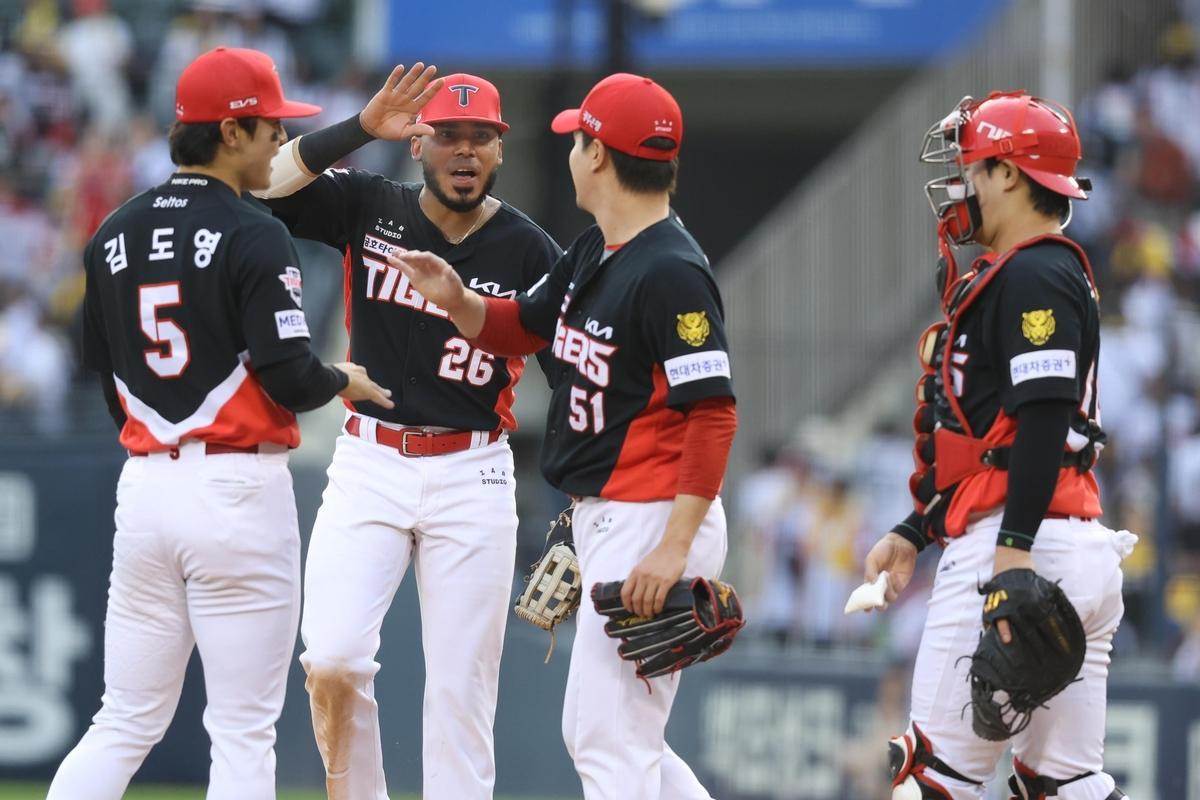 1 postseason spot up for grabs as KBO regular season winds down