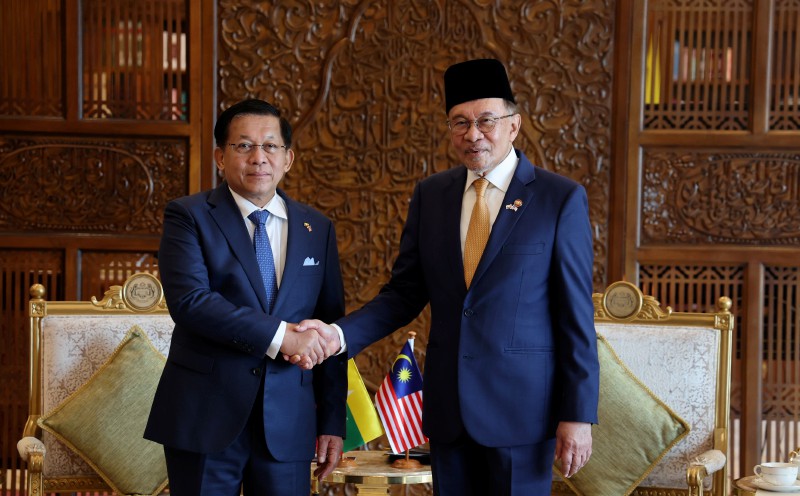Myanmar President Min Aung Hlaing receives official welcome in Putrajaya