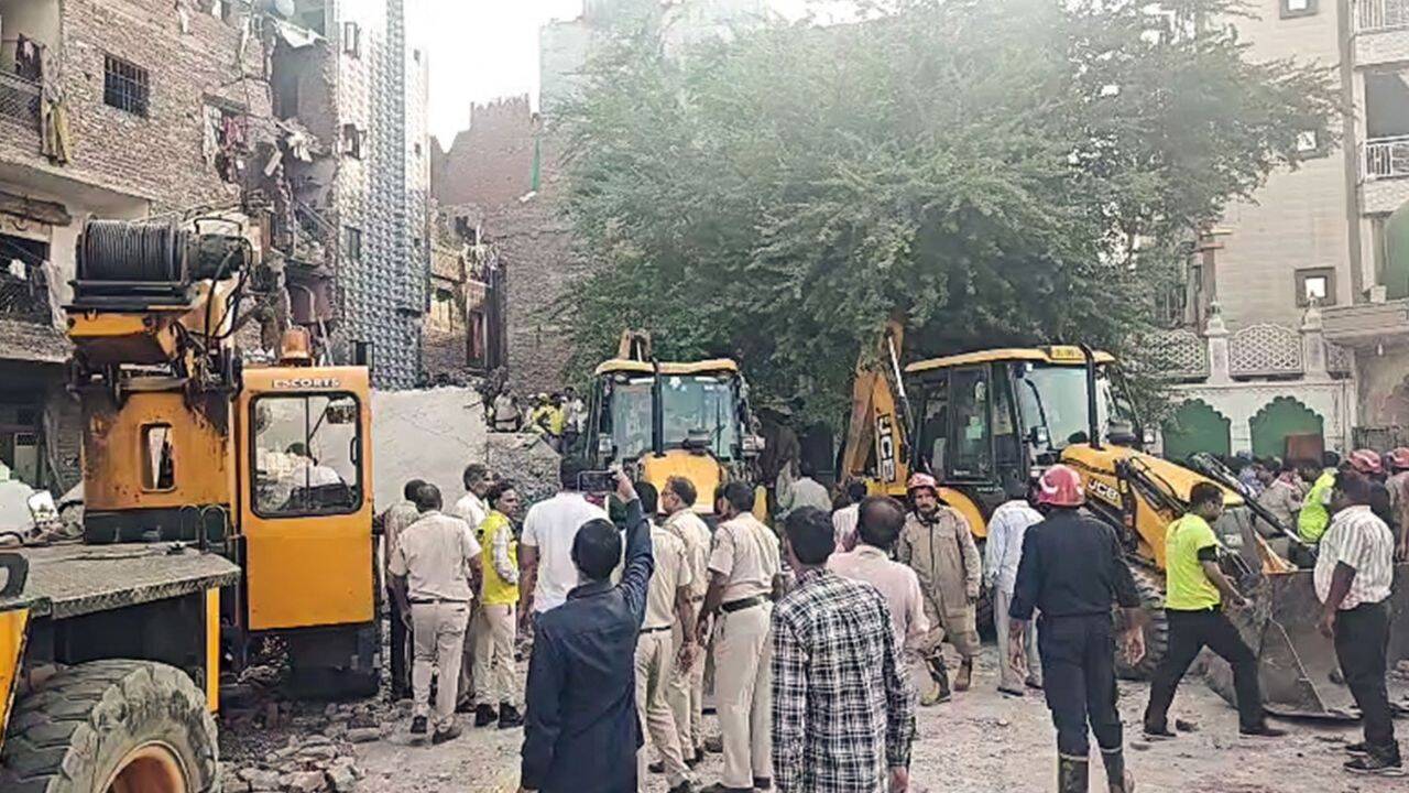 ‘Cracks after quake’: Pregnant woman, 2 kids dead in Delhi building collapse