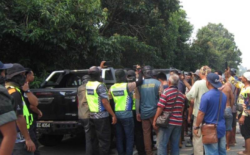 Police deny viral claim officer stabbed during Tasik Bera operation
