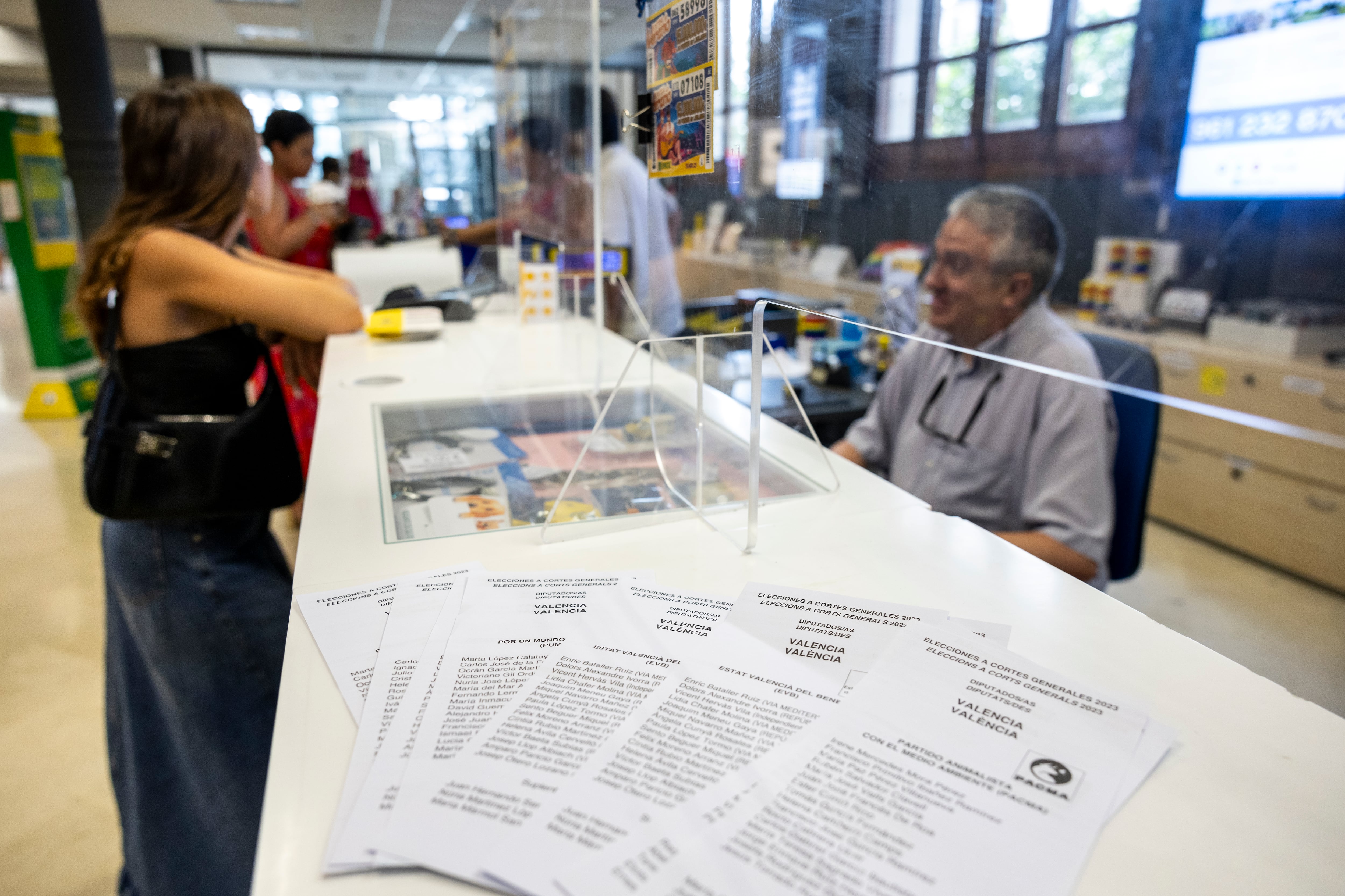 Pucherazo en Correos, la teoría del submundo conspiranoico que se extiende por el PP y Vox