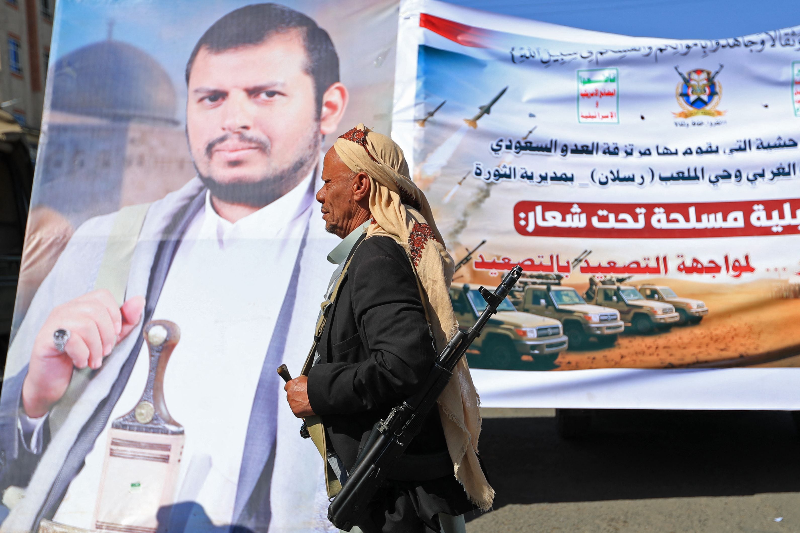 Riyadh flights pause after Houthi attacks, US claims Hormuz is open and UAE calls for rain prayers