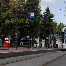 Tallinn weighs extending late-night public transport hours to airport