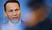 Kremlin Uses Disinformation to Turn Poles Against Ukrainians — Sikorski