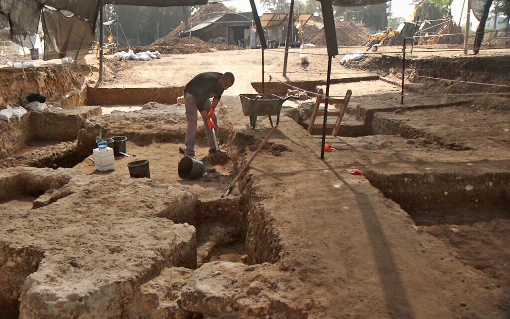 1,300-year-old industrial hub uncovered during bus terminal construction in Ramat Gan