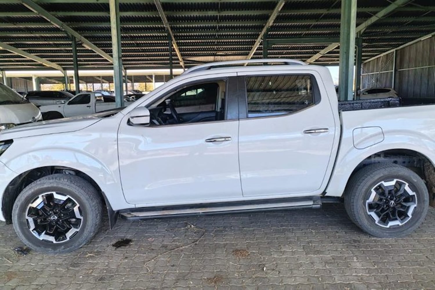 Suspected stolen bakkie recovered after shootout with police near Zimbabwe border