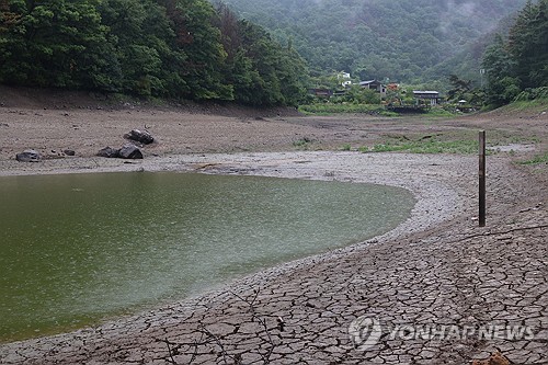Heavy rainfall offers drought relief, causes damage in southeastern region
