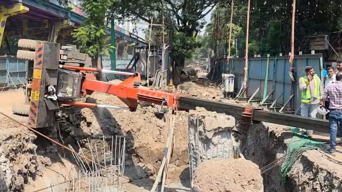 Thane Crane Accident: Hydraulic Crane Collapses At MMRDA Elevated Road Construction Site, Two Injured As Auto-Rickshaw Damaged