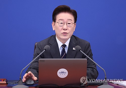 (LEAD) Lee orders S. Korea not apply for CPTPP membership this year