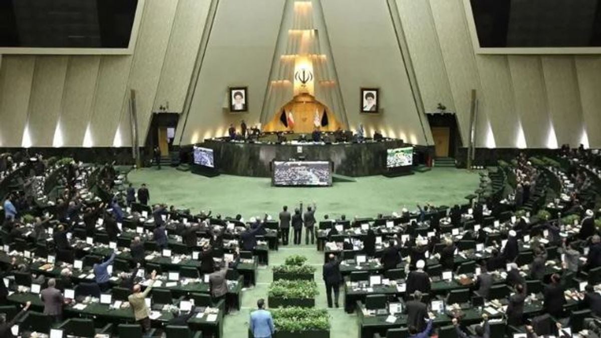 Iranian parliament criminalizes interviews with 'hostile' foreign media