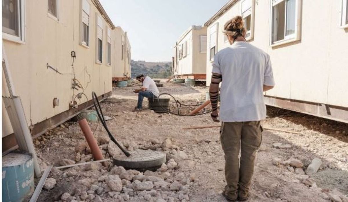 Israeli authorities bring mobile homes to Kadim settlement ahead of reopening