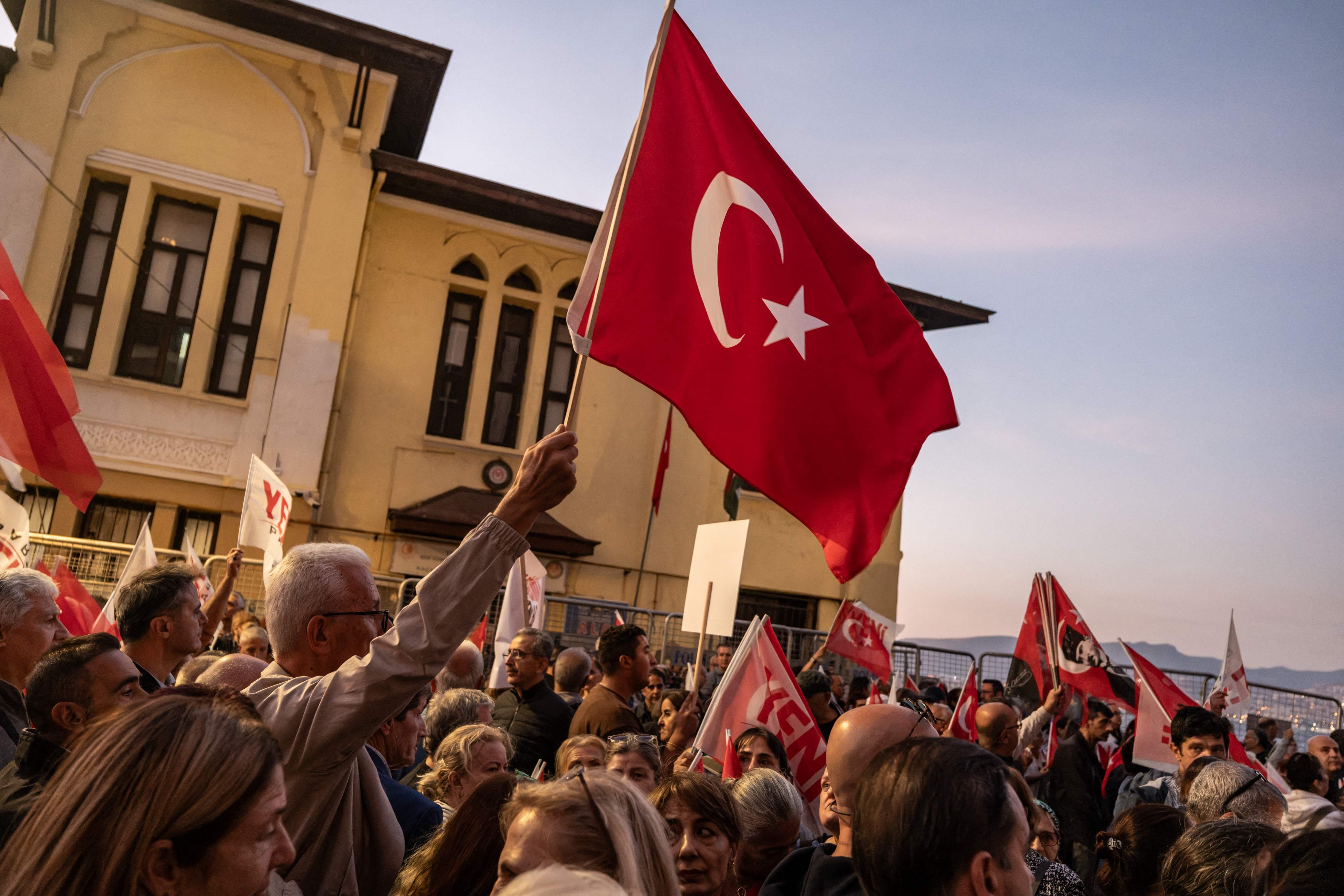 Turkish mayor defects to Erdogan's party in opposition stronghold