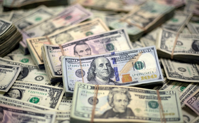 Dollar creeps towards 18-month high, euro lags as bond yields rise again
