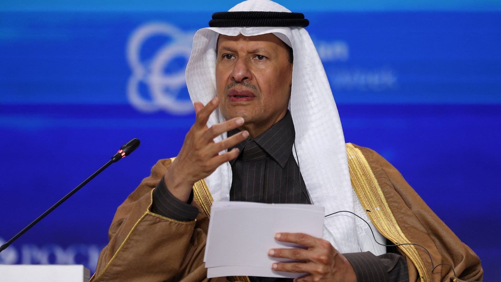 Saudi Arabia and UAE sign MoU to boost rail and power links