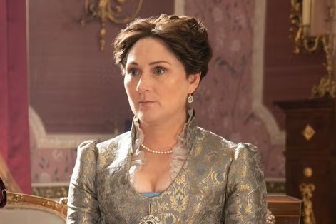’Bridgerton’ Spinoff About Young Lady Violet Greenlit At Netflix With Shonda Rhimes Writing