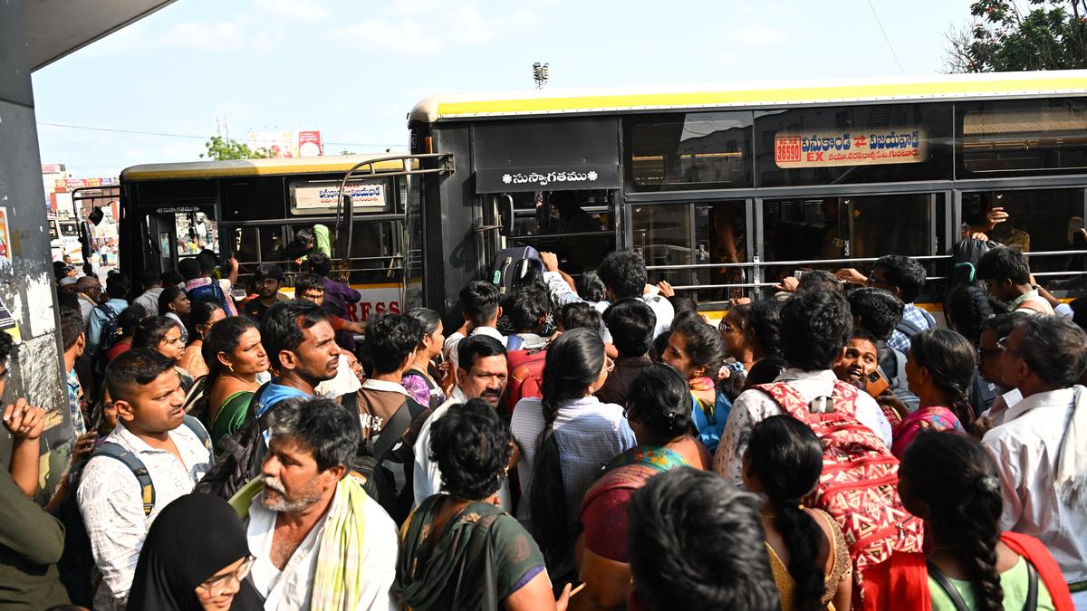 APSRTC to run 5,261 special buses to clear Dasara rush