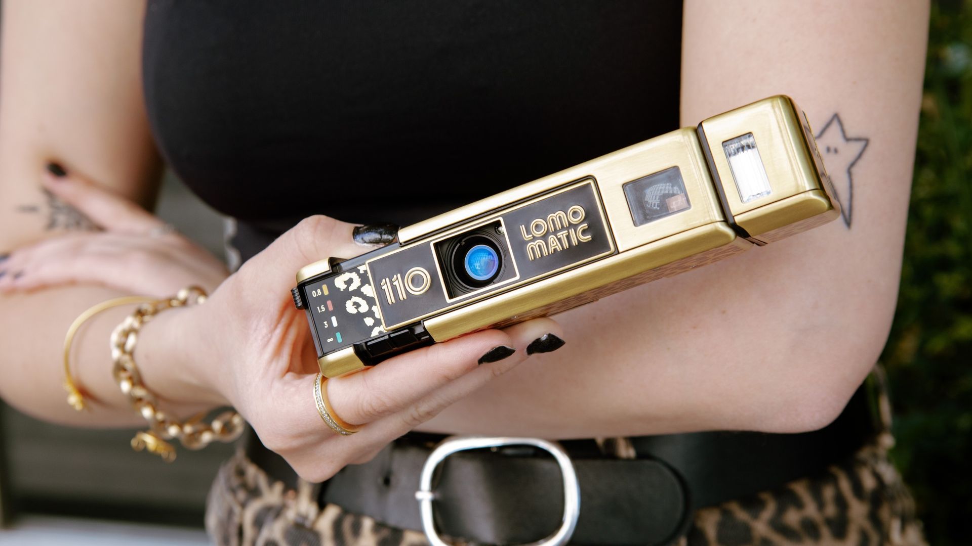 I’ve been waiting for brass to come to the retro camera trend, and this film brand has finally done it (again!) with a camera that looks like it stepped out of the 70s