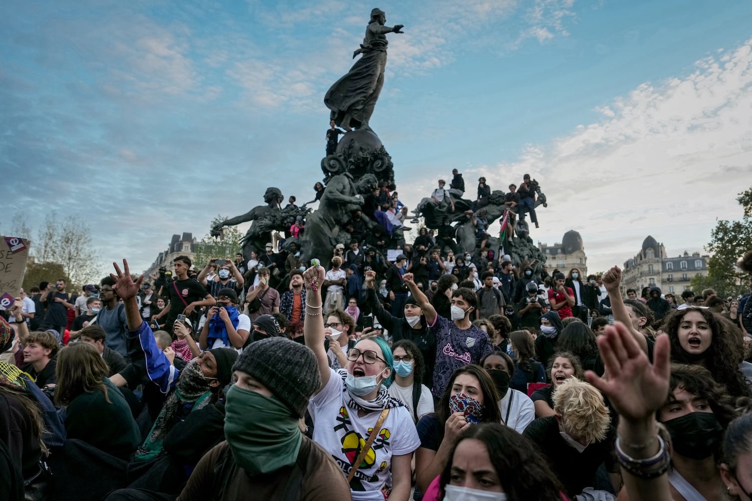 To Understand France’s Unrest, Look Back to 1982