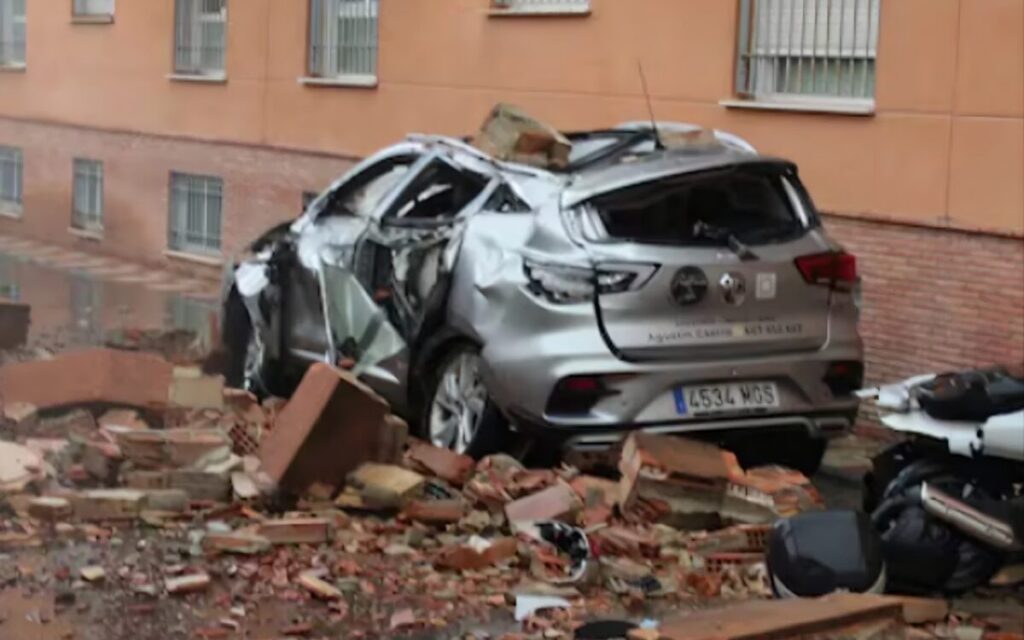 More tremors likely in Granada for days and weeks. Regional president urges calm and caution