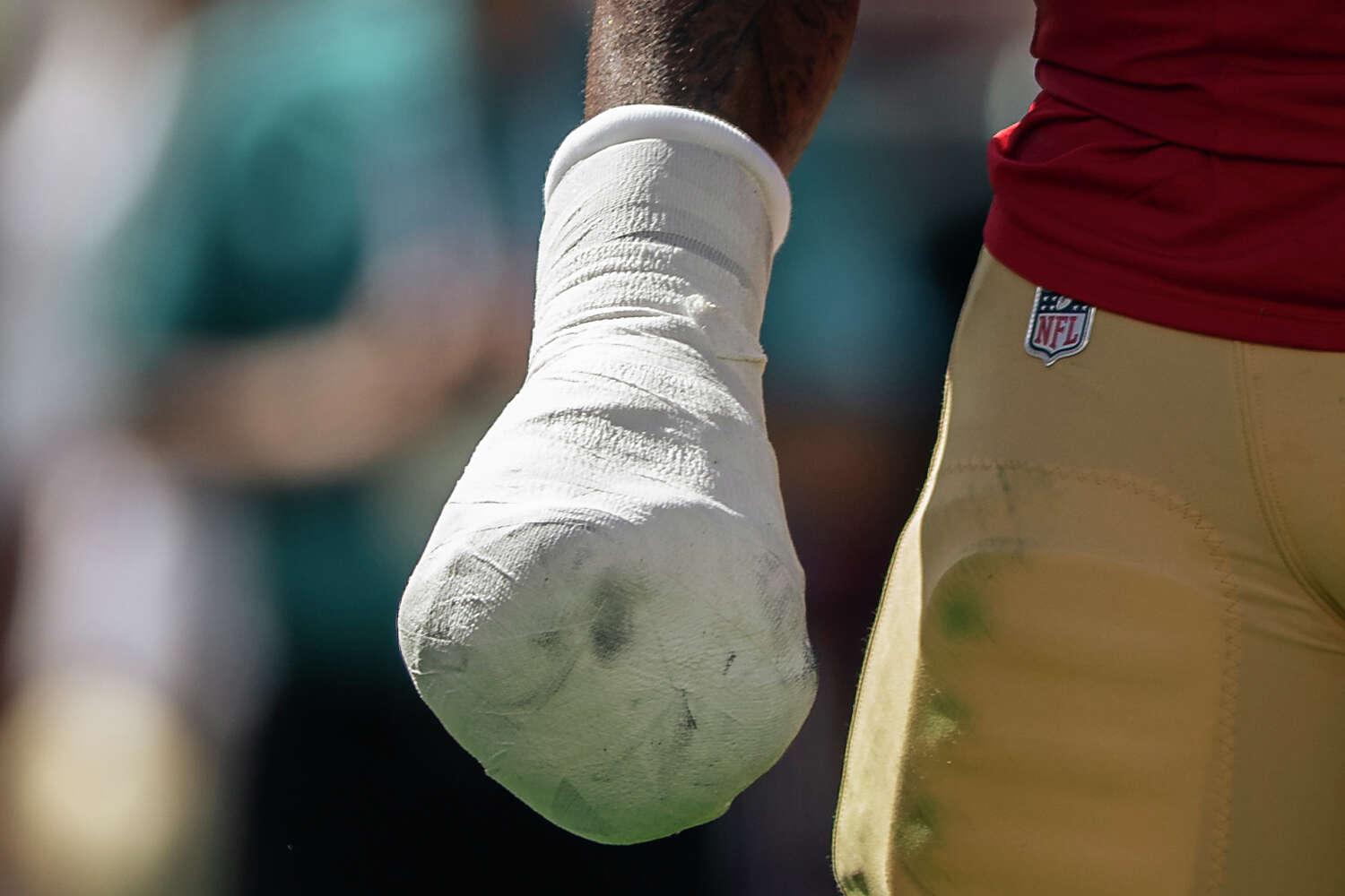 49ers DE Romello Height inspired by Patrick Willis to play through broken hand