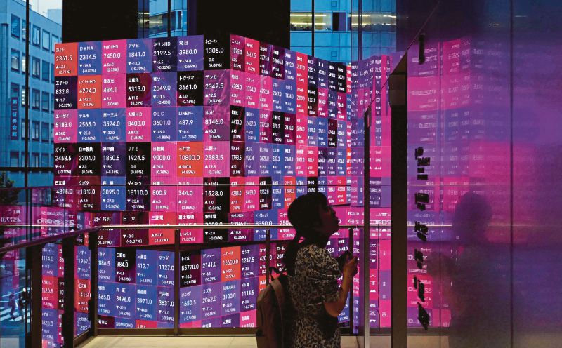 Tech stocks struggle on AI spending worries, elevated yields