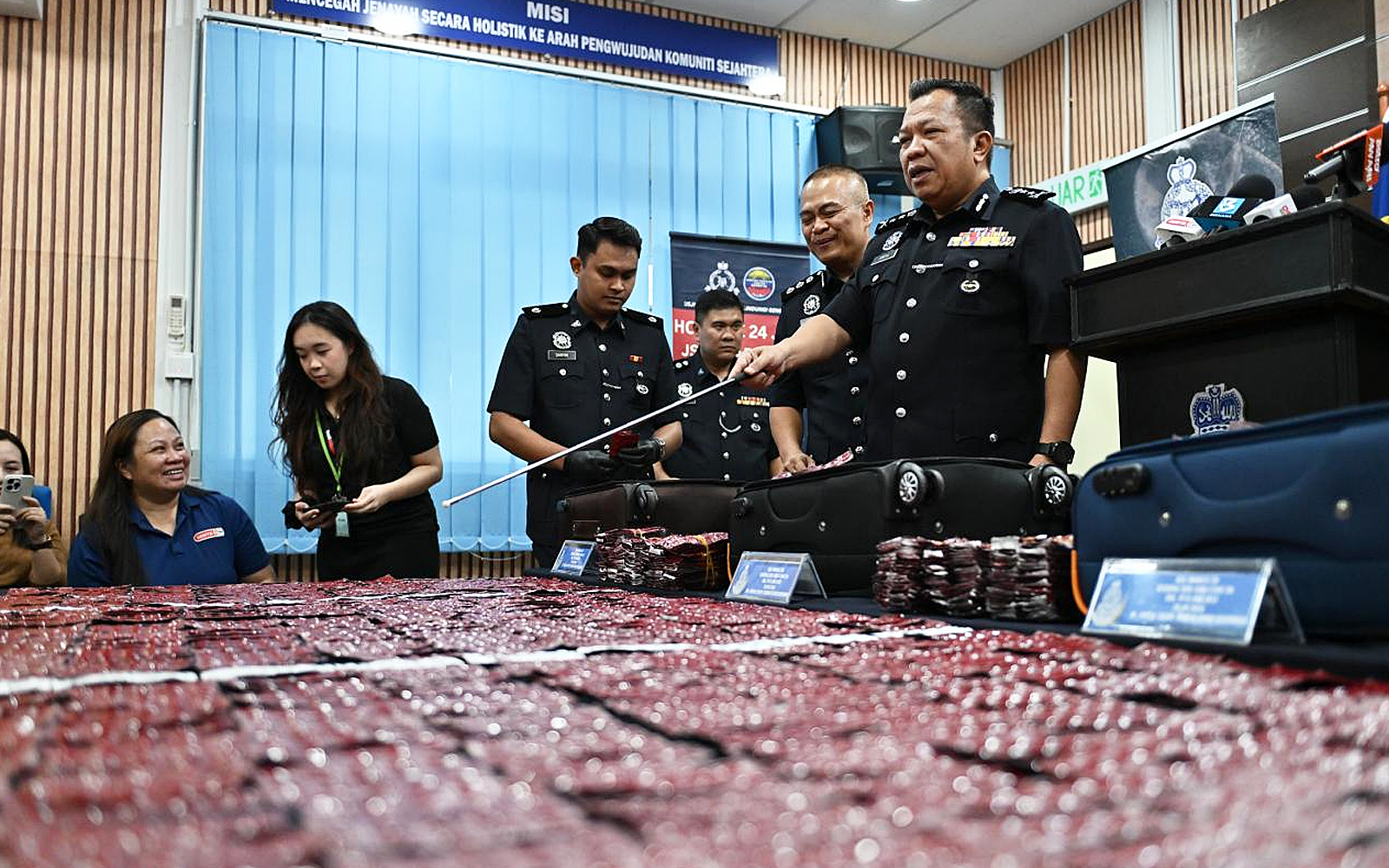 Polis tahan 2 lelaki bawa dadah RM3.3 juta di Kuching