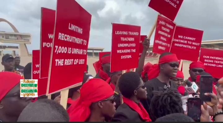 Council of State to meet striking teachers today