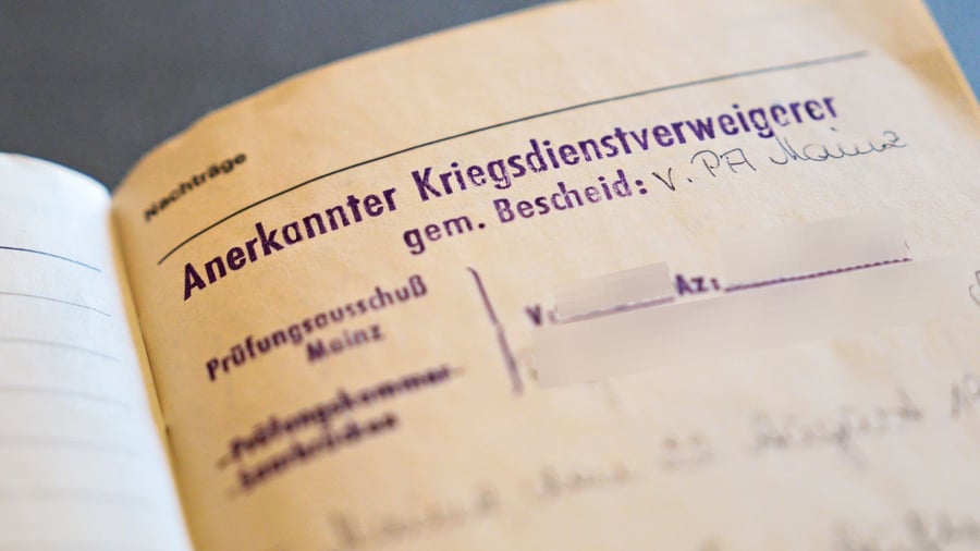 Military and Society: Return to Civilian Service? Why Social Associations Aren't Celebrating