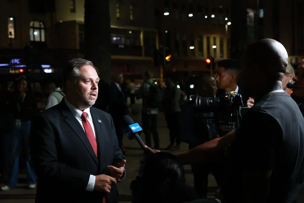 Home Affairs withdraws asylum directive as Schreiber defends reversal