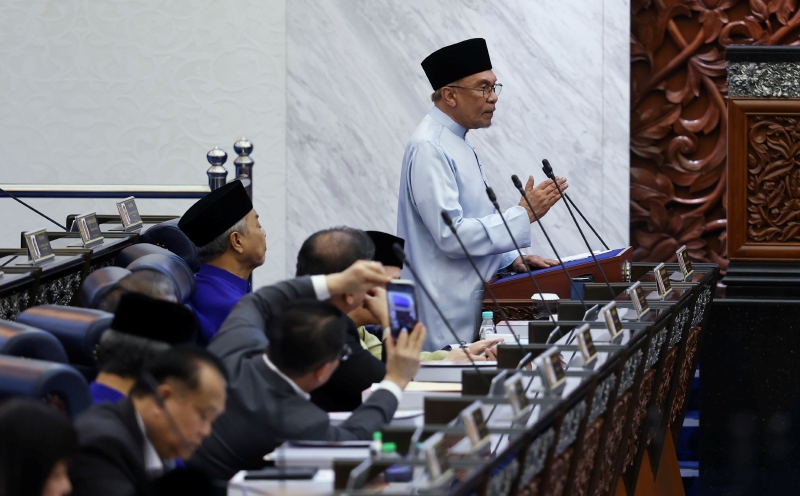 Anwar brings poetry to 2027 Budget with Tamil, Chinese verses